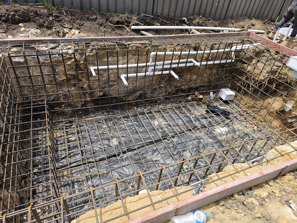 Steel reinforcement and wall plumbing fixed in a Nabilton Group pool excavation